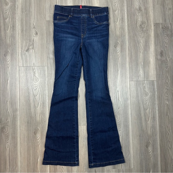 SPANX Dark Wash Flare Jeans Women’s Size M Stretchy - Picture 1 of 4